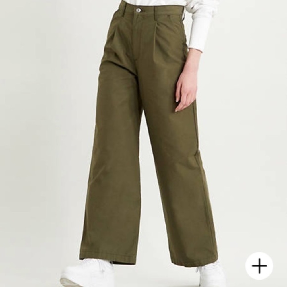 Levi's® Premium
PLEATED HIGH LOOSE PANTS